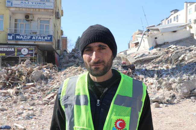 Erdoğan, eski aracına eşyaları doldurup Azerbaycan'dan yardıma koşan Beşirli ile görüştü